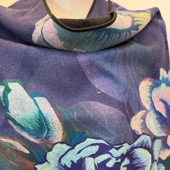 🌸 Floral Print Cape – One Size - Picture 5 of 6